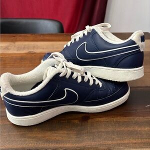 Nike Men's Dark Blue and White Sneakers